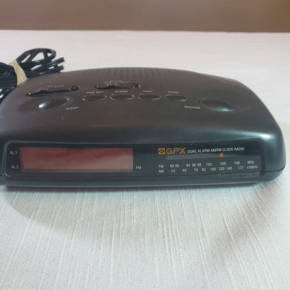 GPX Dual Alarm AM/FM Clock Radio, model number D604D